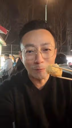 汪小菲現蹤寧夏夜市吃路邊攤! 傳想在台灣買房:要好好攢錢了