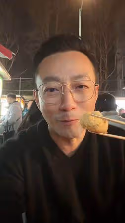 汪小菲現蹤寧夏夜市吃路邊攤!傳想在台灣買房:要好好攢錢了