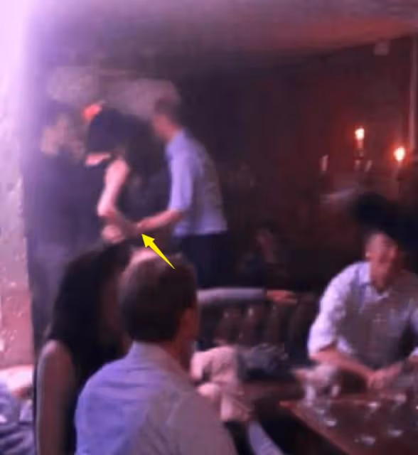 威廉夜店熱舞畫面曝光,摟女模特腰疑親吻,英國節目公開質問威廉