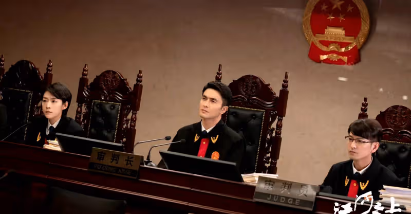 一個矽膠臉一個全程皺眉,兩人拖垮《江河之上》,劉之冰有心無力