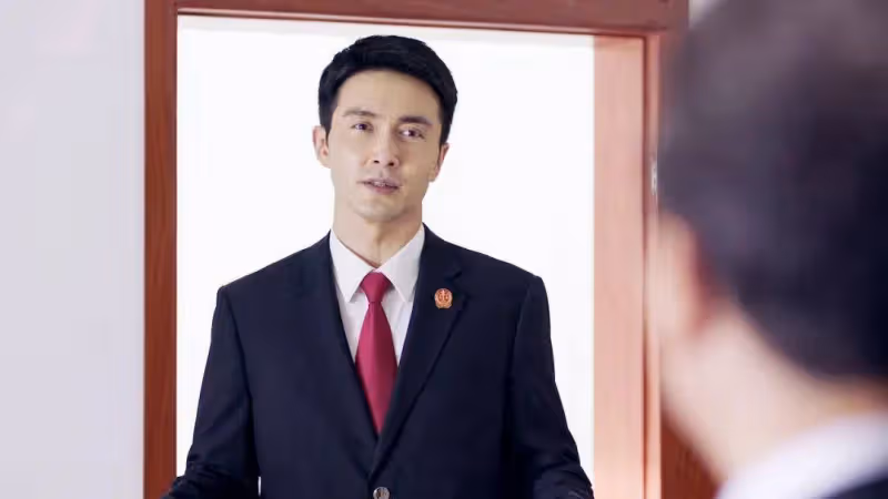 一個矽膠臉一個全程皺眉,兩人拖垮《江河之上》,劉之冰有心無力