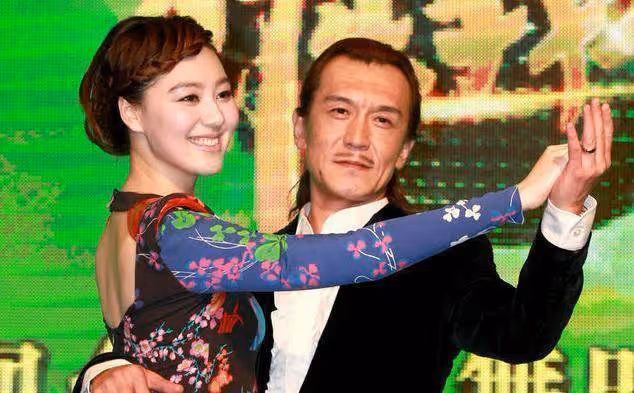 她曾被李詠、趙忠祥看好,卻遭遇電視「退回」,後被曝當富豪小三
