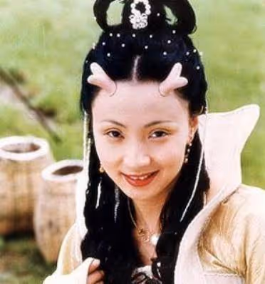 她是運動員出身,曾9次拒絕富豪的求婚,後嫁光頭老公倍受寵愛!