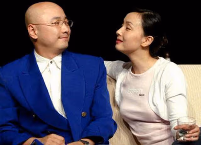 她是運動員出身,曾9次拒絕富豪的求婚,後嫁光頭老公倍受寵愛!
