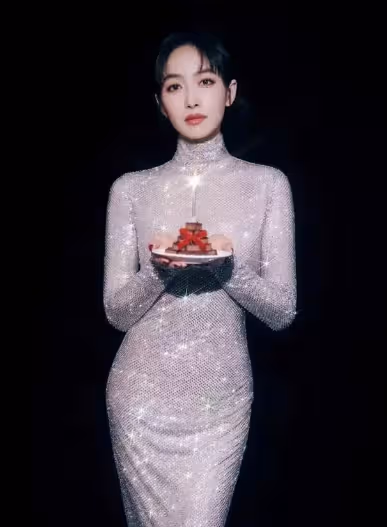 宋茜的37歲生日寫真大片：女神范兒與明艷動人的完美結合