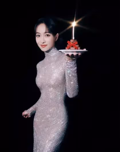 宋茜的37歲生日寫真大片：女神范兒與明艷動人的完美結合
