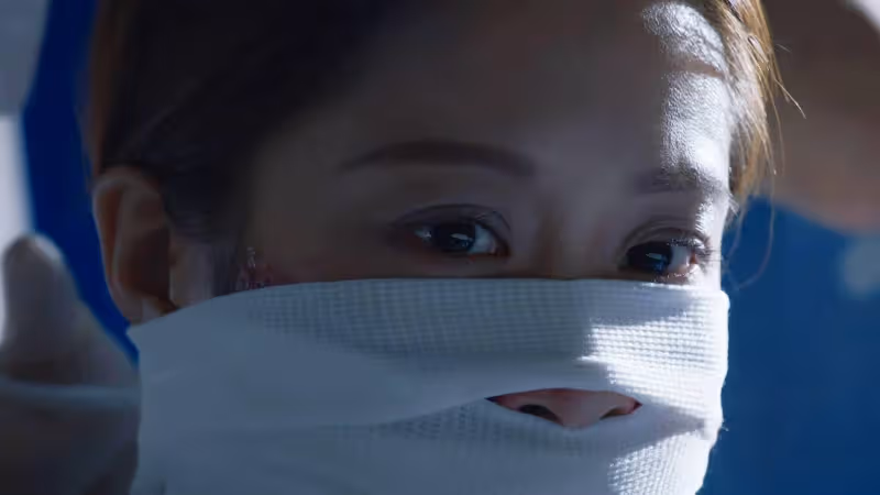 TVB上位小花林凱恩新劇遭毀容，特效妝逼真，近年因醜聞被冷待