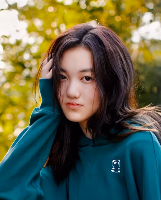王菲女兒李嫣參加同學聚會,17歲穿皮草妝容精緻,自信氣質引熱議