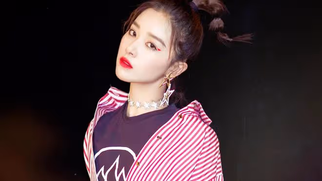 闞清子與未婚夫約會,機場甜蜜撒糖,網友:終於等到你的幸福!