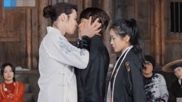 向佐試戲突「嘟嘴親吻」張棟樑嚇傻後退! 網笑翻:放開這個男人