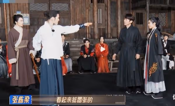 向佐試戲突「嘟嘴親吻」張棟樑嚇傻後退! 網笑翻:放開這個男人