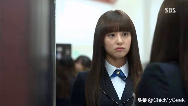 《淚之女王》金智媛化身霸道女總裁，出道14年不變的少女美貌！