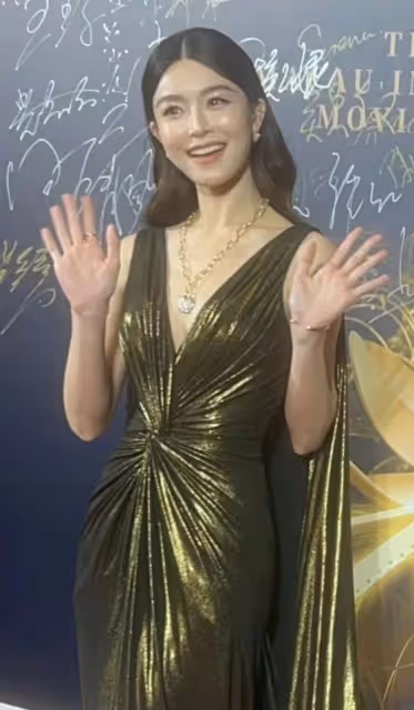 女明星真生圖來啦!劉浩存靈氣沒了,周冬雨胖了,劉亦菲脖子粗!