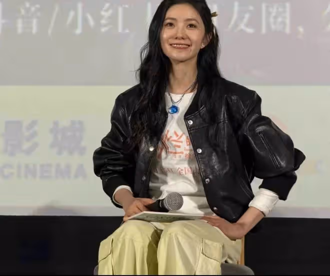 女明星真生圖來啦!劉浩存靈氣沒了,周冬雨胖了,劉亦菲脖子粗!