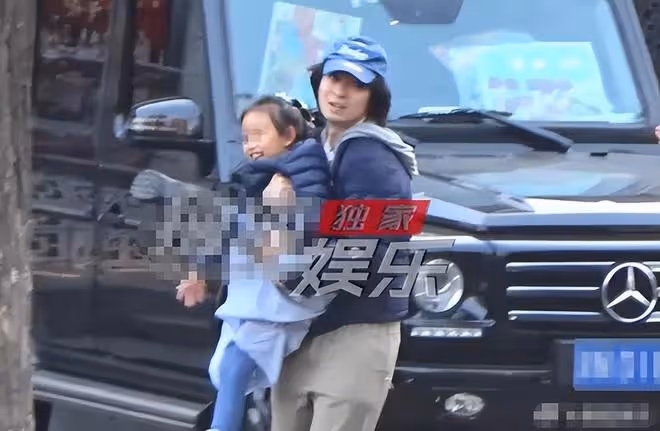 知名90花和「小鮮肉」同居,戀愛完整時間線被扒,疑似知三當三!