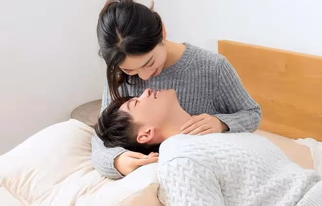 離婚的大姨子借住在我家，妻子出差的一個晚上，我大膽推開了門