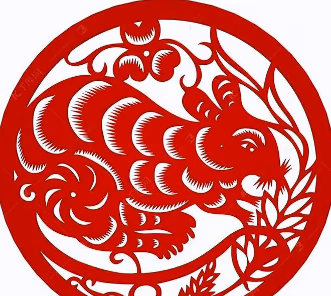 生 肖 鼠：聰明伶俐，財富五車，富足生活已經到來！