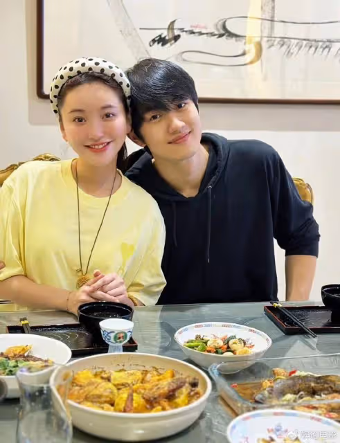 金莎生日,孫丞瀟為她做蛋糕,過年見了父母沒說結婚專心搞事業
