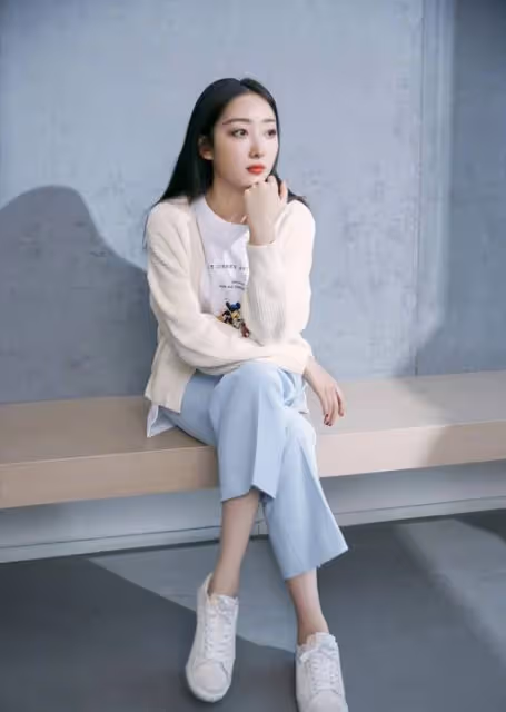 蔣夢婕:性感韻味的魅力女神。飽滿性感太有韻味了!