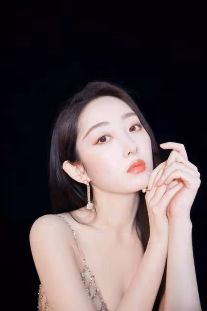 蔣夢婕:性感韻味的魅力女神。飽滿性感太有韻味了!