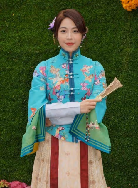 21歲應屆港姐冠軍,首次古裝打扮!仿照胡定欣這部劇造型