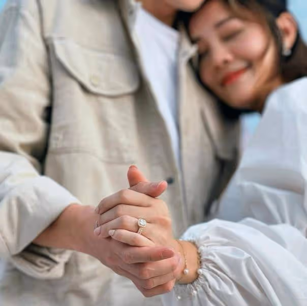 恭喜!TVB前小花突曬鑽戒宣布婚訊!貼著男友告白:有人偷走我的心