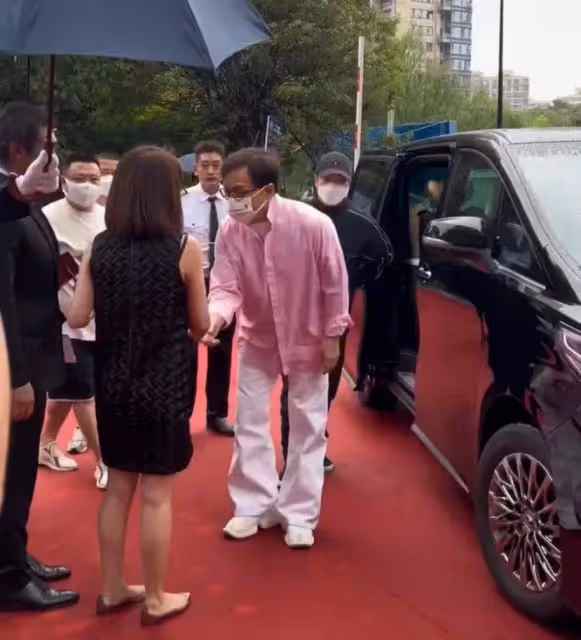 香港著名男星內地4000萬江景豪宅曝光,裝修極其奢華,網友:我不喜歡