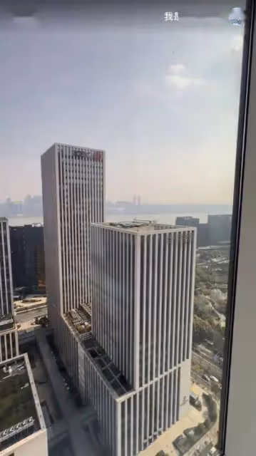 香港著名男星內地4000萬江景豪宅曝光,裝修極其奢華,網友:我不喜歡