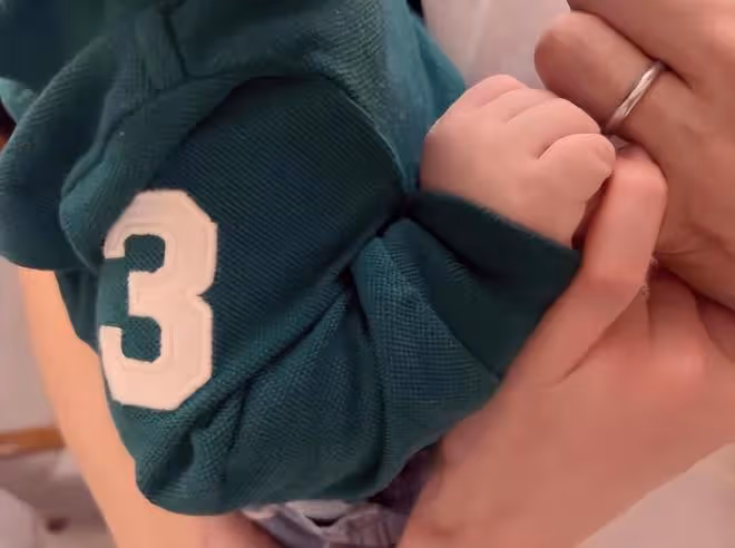 49歲林志玲近照曝光,穿露腰裝秀辣媽身材,狀態滿滿美貌不輸從前