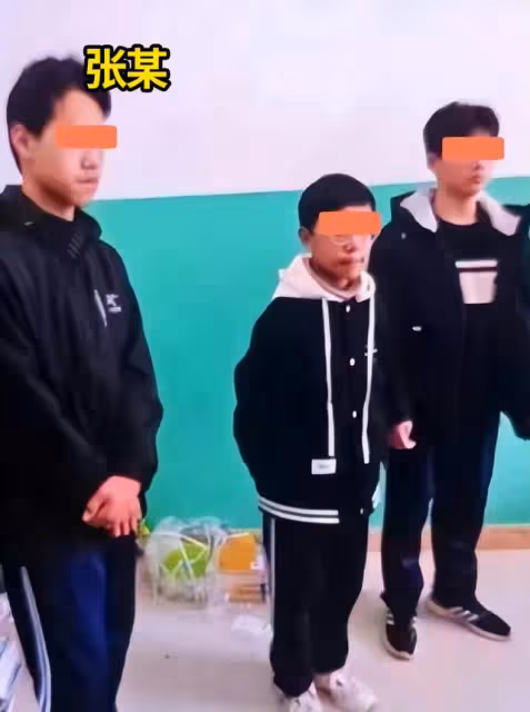 14歲男孩被3名同學殺害,奶奶曬孫子生前的照片緬懷,卻遭遇質疑