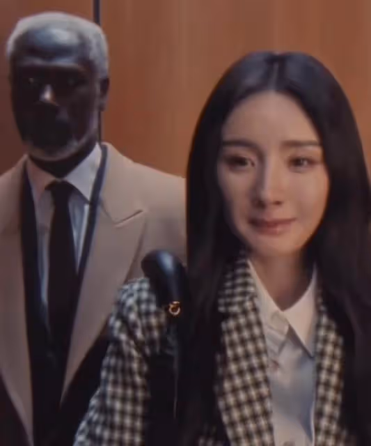 全是虐點!楊冪奢牌廣告遭差評,失去濾鏡狀態尷尬,演技也被嘲