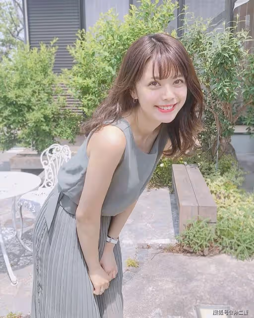 與妻子結婚5年，一直都沒有孩子，檢查後才知道妻子不孕。後來我和女同事出軌，對方意外懷孕了，我也堅決地要和妻子離婚。直到幾天前，我在床下「發現一張泛黃的紙」，看完後當場淚崩：只有我被蒙在鼓裡