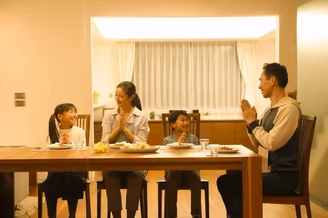 帶了外孫8年，女婿卻要我「住進儲藏室」：媽，妳別佔房子空間....我泛淚入住，女兒也沒挽留我....但是最後我卻「活成了別人羨慕的樣子」，真是慶幸女婿當時的決定！