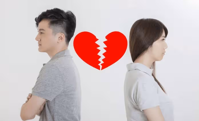 妻子突性情大變！整天外出打牌「欠下90萬的賭債」債主頻上門，不管我怎麼求她仍不改，無奈提出離婚「她乾脆答應」秒搬走… 1年後「帶著女兒去岳母家」我崩潰了：為什麼要瞞我