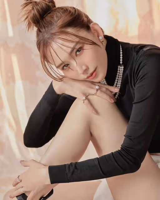 49歲林志玲罕見曬長腿,打扮太過日系被吐槽,姐姐美貌依舊