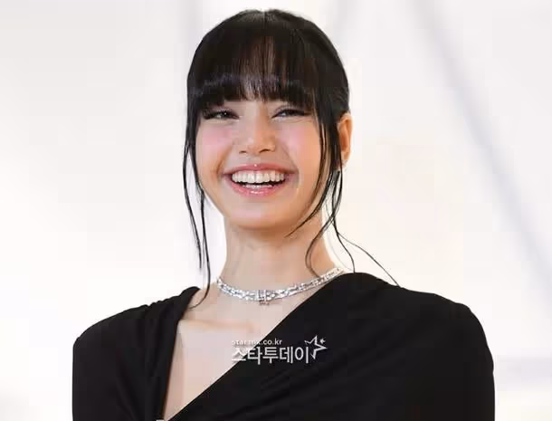 Lisa和男愛豆互動，兩人顯得很般配，網友感嘆，可惜她有傳聞男友