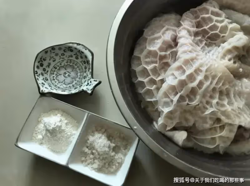 想把牛肚洗乾淨?別總是用鹽和醋,教你小竅門,清爽乾淨沒異味