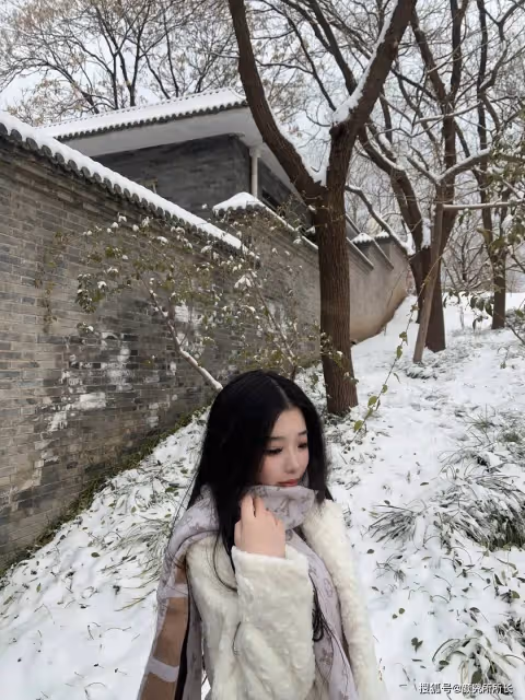 19歲38F極品尤物時尚穿搭:冬日時尚穿搭與內在氣質