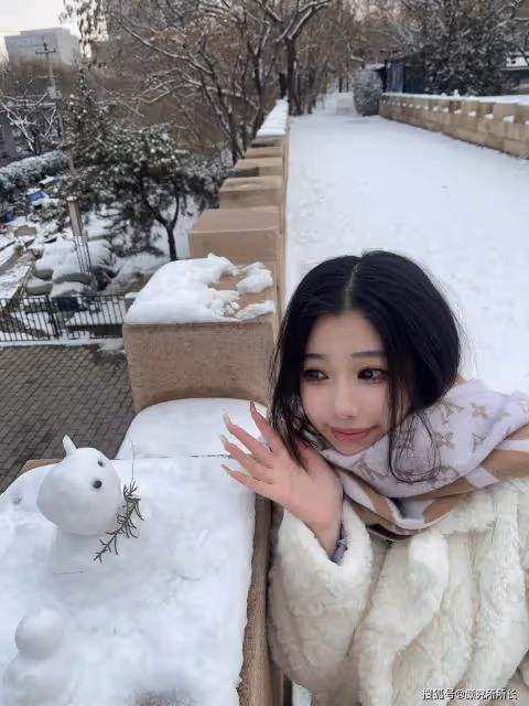 19歲38F極品尤物時尚穿搭:冬日時尚穿搭與內在氣質
