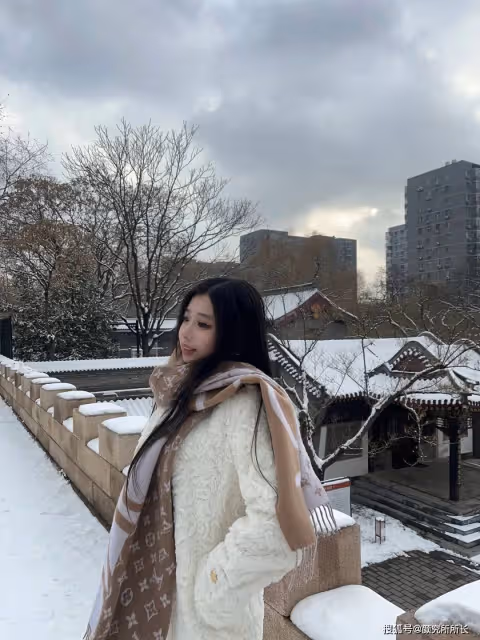 19歲38F極品尤物時尚穿搭:冬日時尚穿搭與內在氣質
