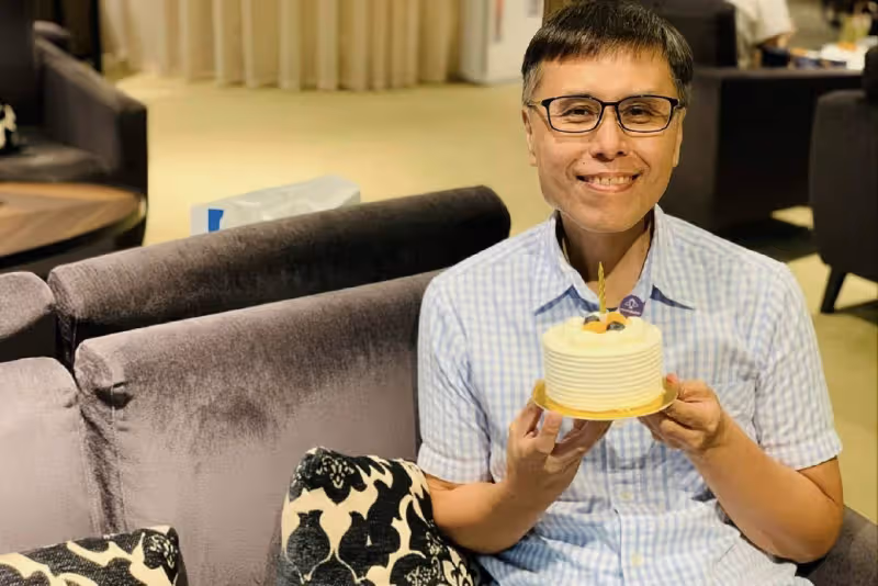 突傳死訊!台灣知名音樂人何厚華患鼻咽癌離世,積極抗癌二十年