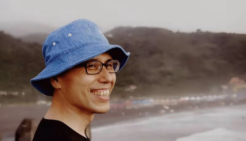 突傳死訊!台灣知名音樂人何厚華患鼻咽癌離世,積極抗癌二十年
