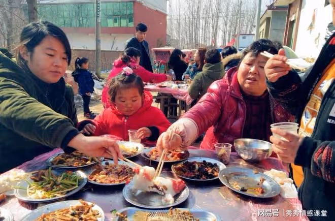 外孫女搶孫子的香腸,我打了外孫女一巴掌,女婿斷了給我的生活費