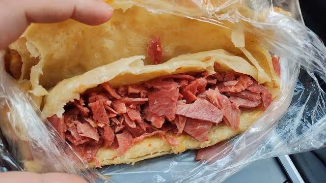 制售假驢肉產業鏈調查:母豬肉變身驢肉,添加劑超標催生致癌物
