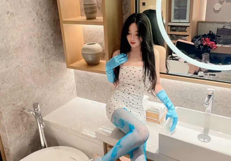 藍色絲襪,撩人至極的致命武器
