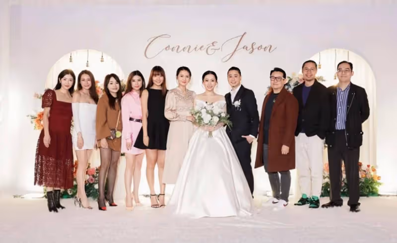 恭喜!香港知名女星文凱玲在星級酒店結婚,穿低胸婚紗大曬事業線