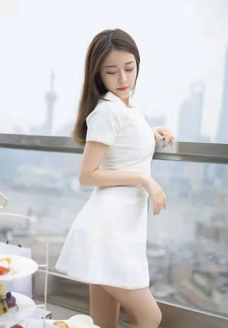 後宮佳麗風采:旗袍優雅,絲襪迷人,美女輕鬆駕馭時尚魅力!