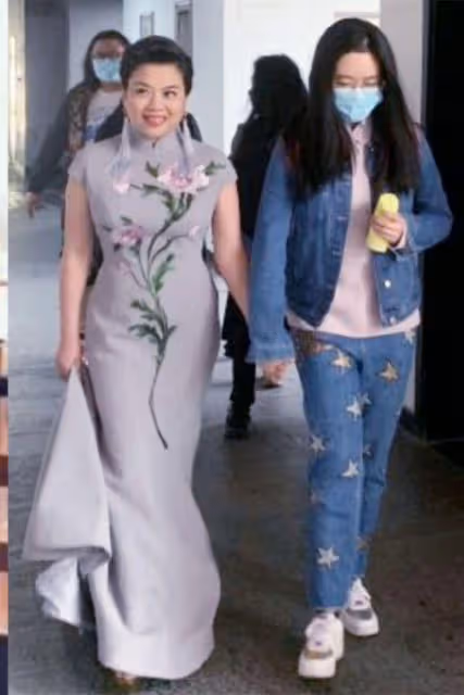 張也帶病彩排素顏蒼白憔悴,穿碎花衫如農家奶奶,跟舞台上差很多