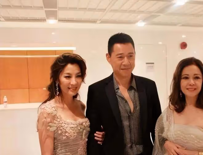 張豐毅妻子像林青霞楊紫瓊,老了還風姿卓越,呂麗萍卻像農家奶奶
