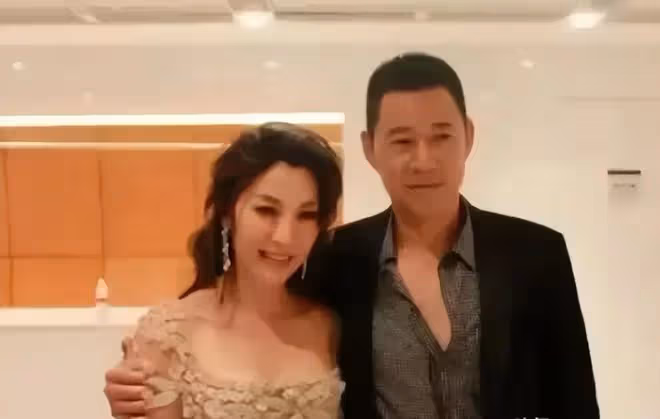 張豐毅妻子像林青霞楊紫瓊,老了還風姿卓越,呂麗萍卻像農家奶奶